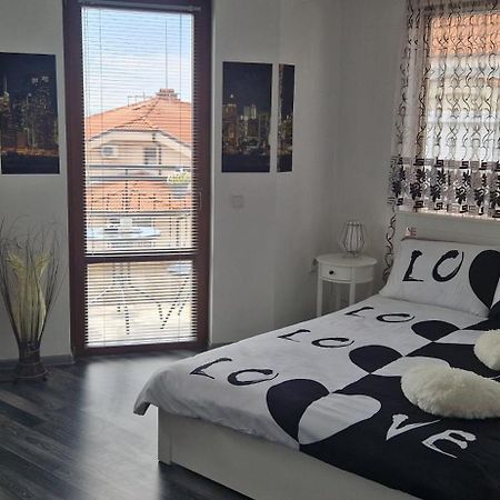Black And White Apartment Karlovo Eksteriør bilde