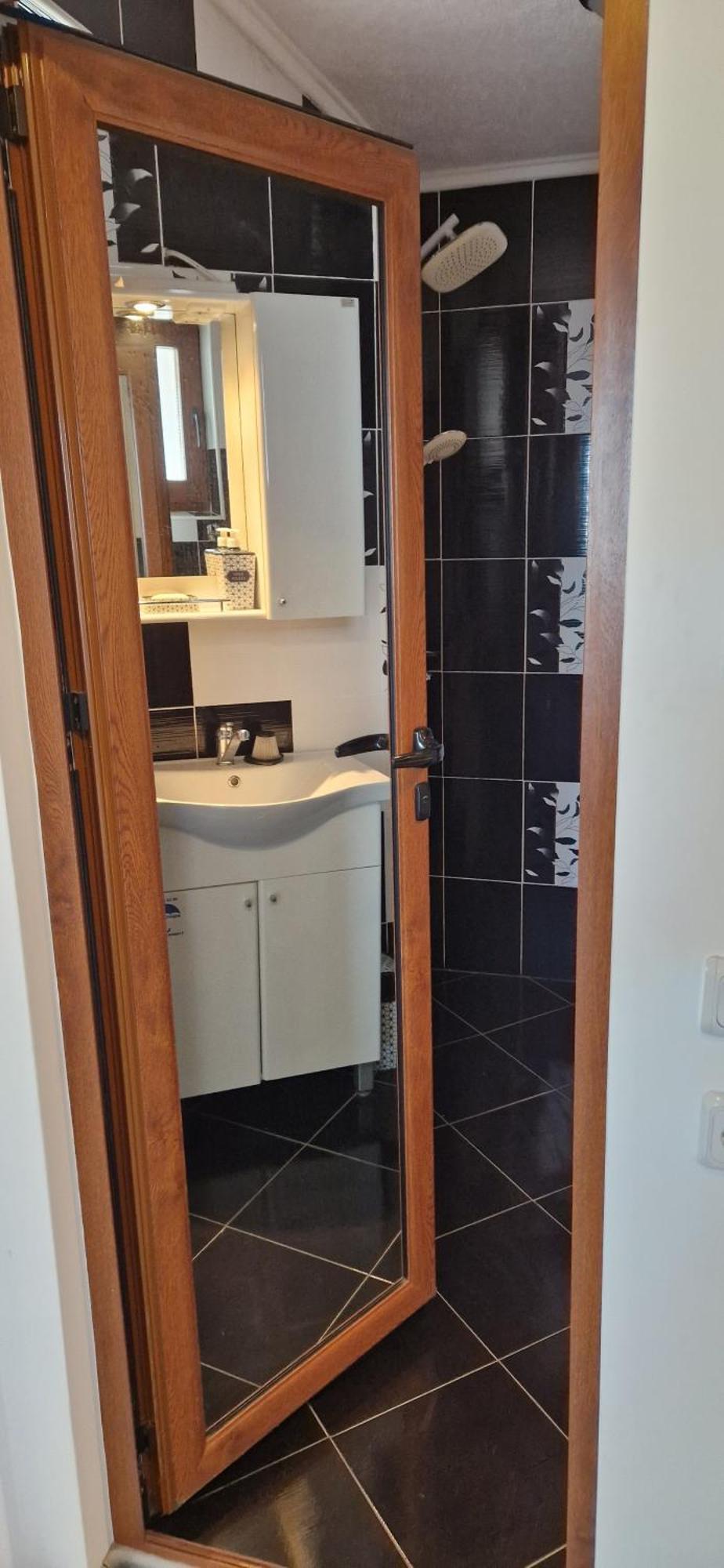Black And White Apartment Karlovo Eksteriør bilde