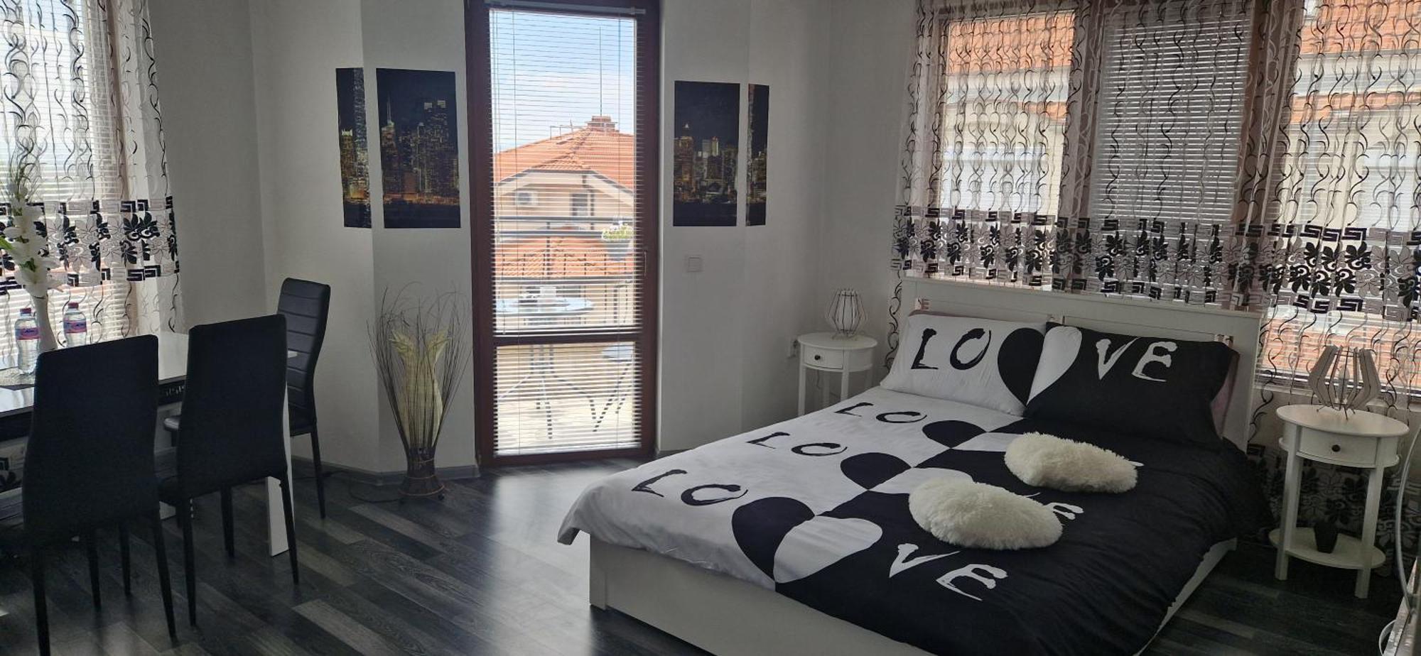 Black And White Apartment Karlovo Eksteriør bilde
